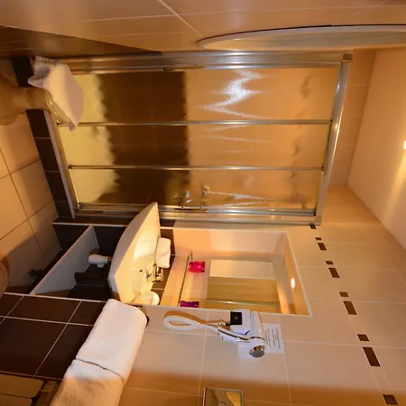 Logis La Closerie Отель Ла-Боль-Эскублак